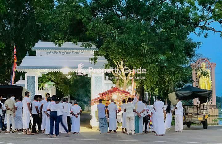 aluthwewa purana viharaya angunakolapellessa Image