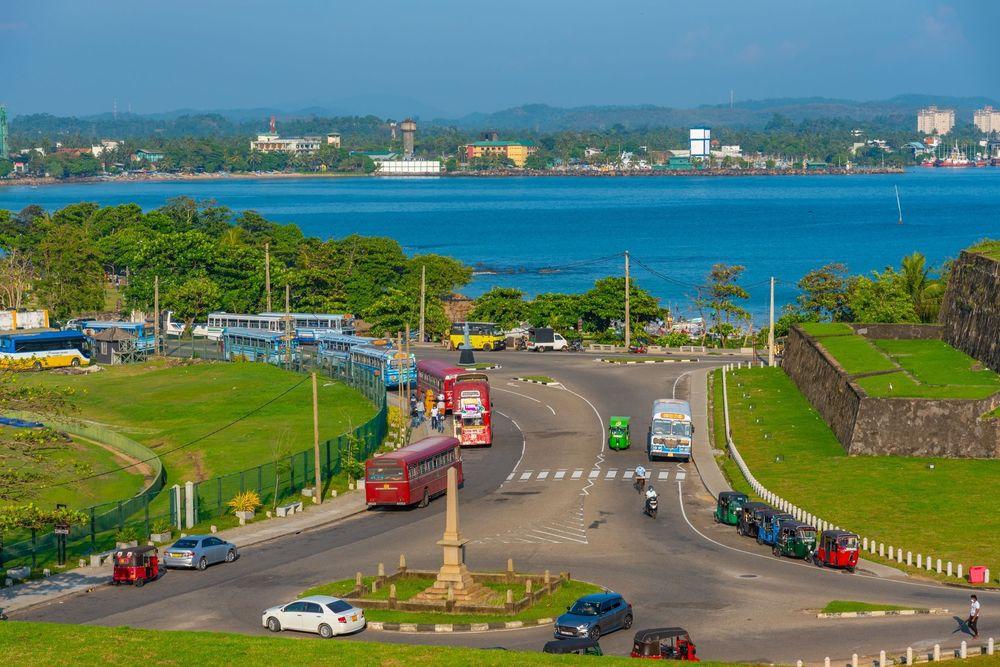 Busy Road in Galle காலி நகரம் busy-road-in-galle காலி நகரம்
