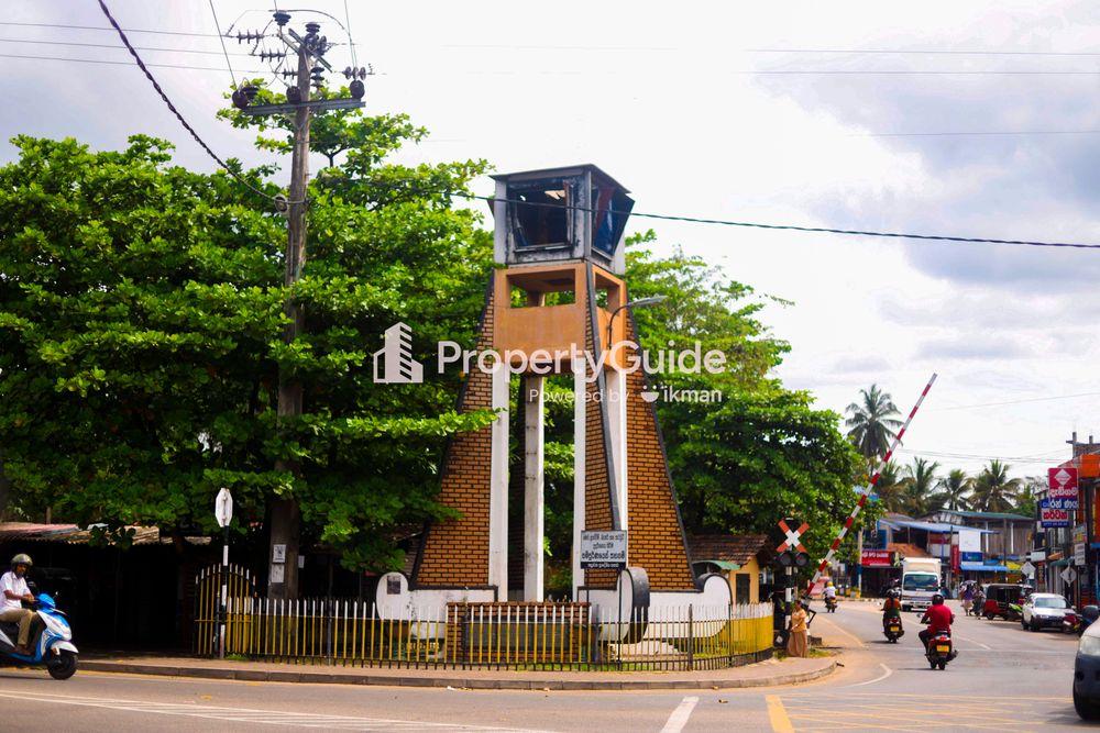 madampe clock tower ඡායාරූපය