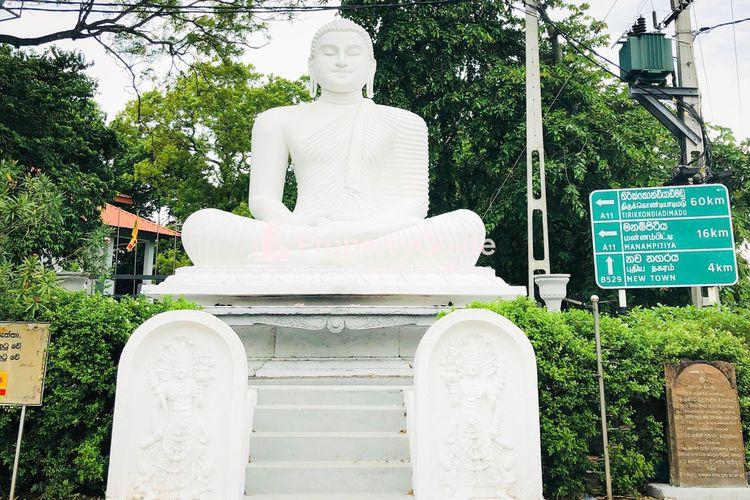 buddha statue polonnaruwa ඡායාරූපය
