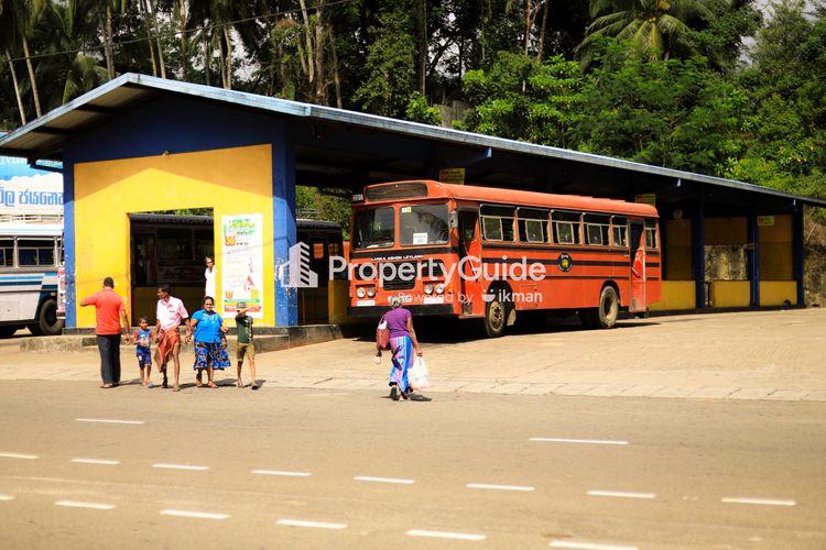 bulathsinhala bus stand Image