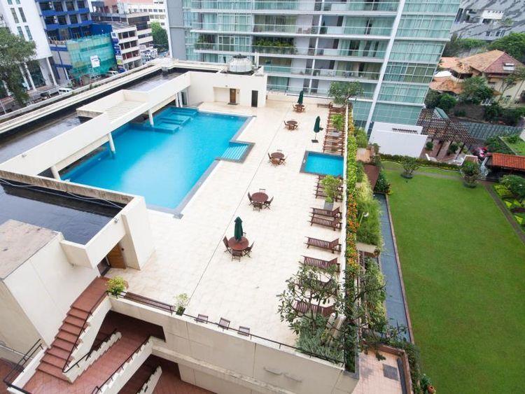 crescat-residencies-pool Colombo 3