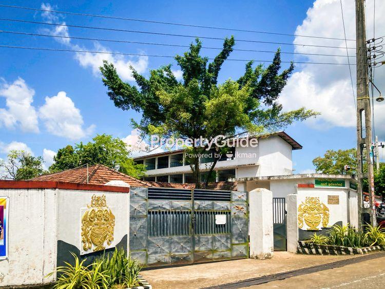 dompe maha vidyalaya படம்