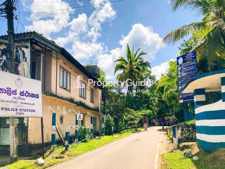 dompe police station படம்