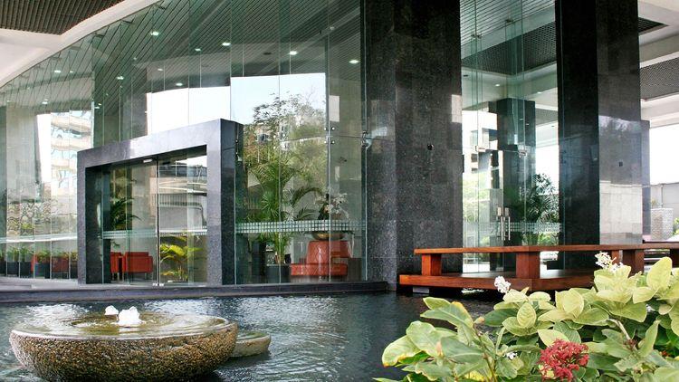 iceland-residencies-pool Colombo 3