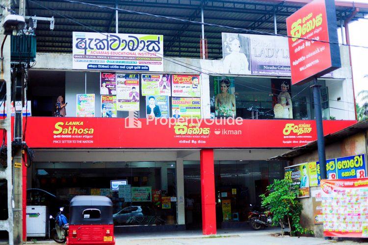 lanka sathosa mallawapitiya படம்