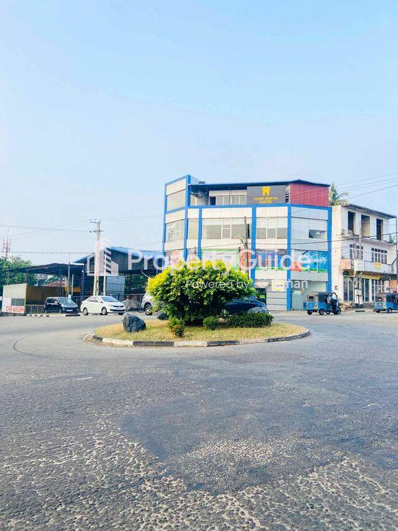 mal-cart-roundabout Image