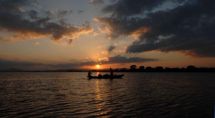 parakrama-samudra-lake-polonnaruwa படம்