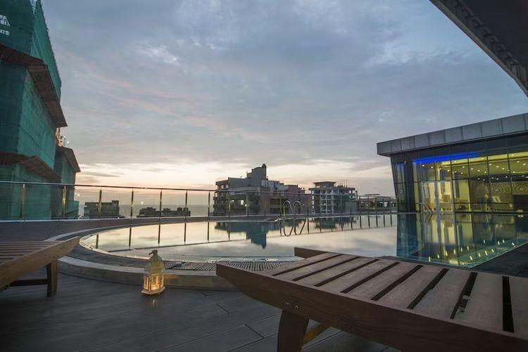 platinum-one-suites-pool Colombo 3