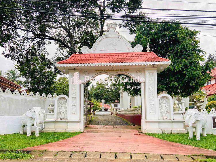 අකුරැස්ස Property Guide