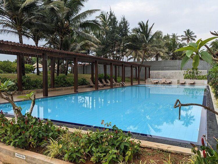 the-beach-front-1-uswetakeiyawa-pool වත්තල