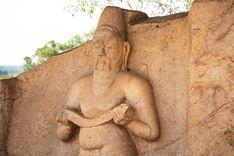 polonnaruwa-parakrama-statue பொலன்னறுவை